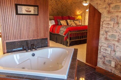 romantic getaway in illinois with a hot tub in a room